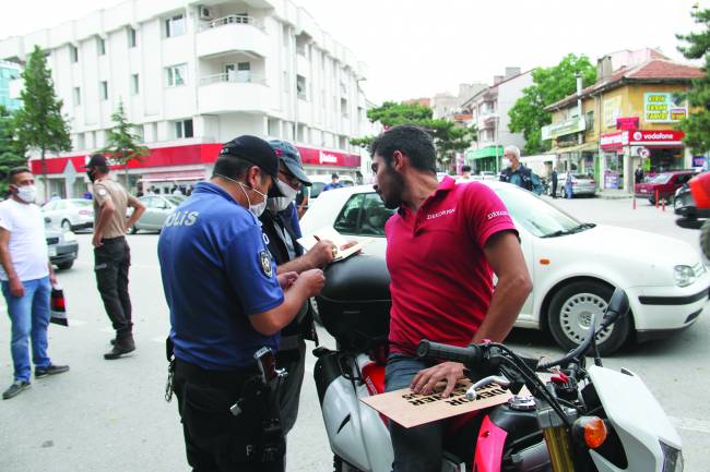 Polis maske denetimi yaptı, ceza kesti