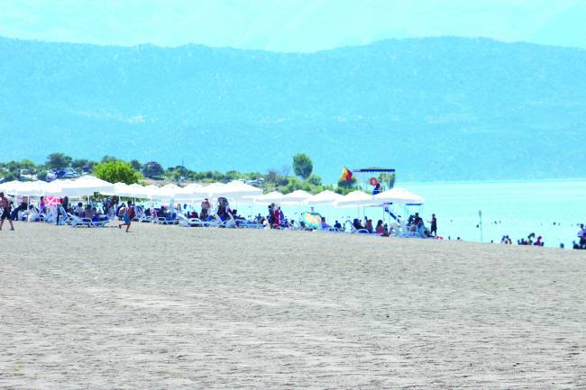 Karaburun Plajı Ziyaretçilerin Gözdesi