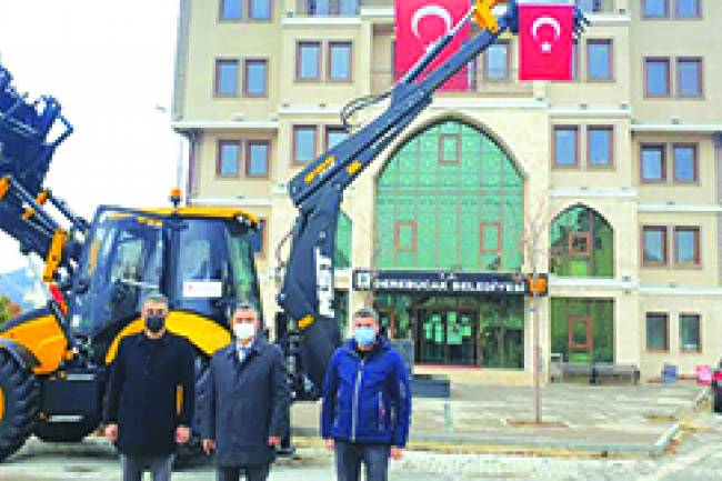 Çevre ve Şehircilik Bakanlığı’ndan Derebucak Belediyesine iş makinesi desteği