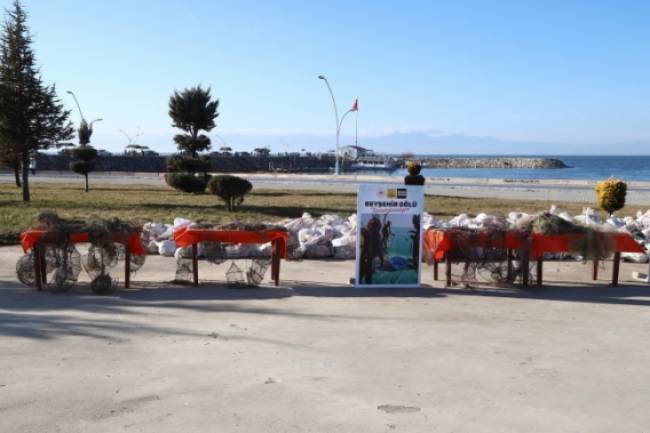 Beyşehir Gölü’nü temizleme işlemi başladı