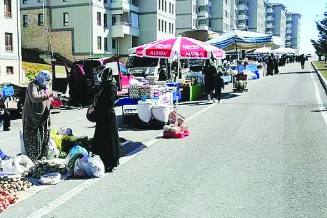 TOKİ Avşar Mahallesine semt pazarı açıldı