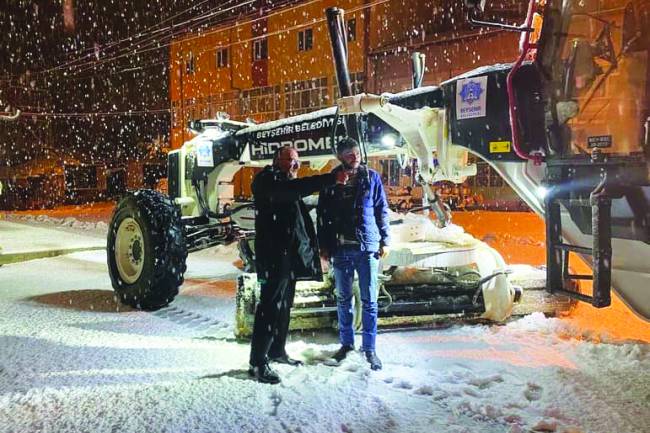 BAŞKAN BAYINDIR KAR MESAİSİNDE