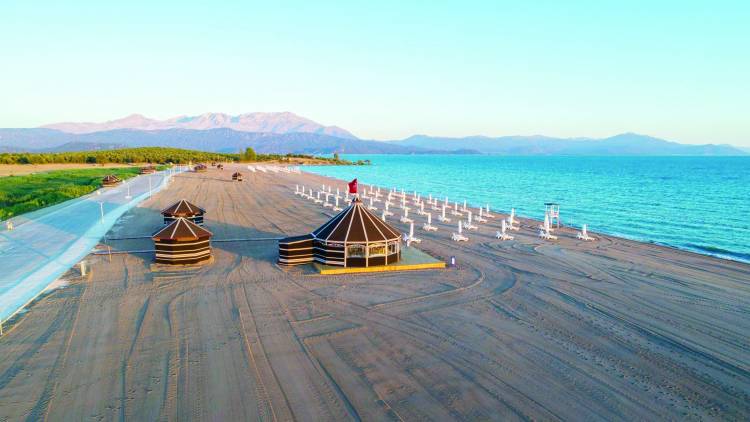 Karaburun Plajı Hizmete Açıldı