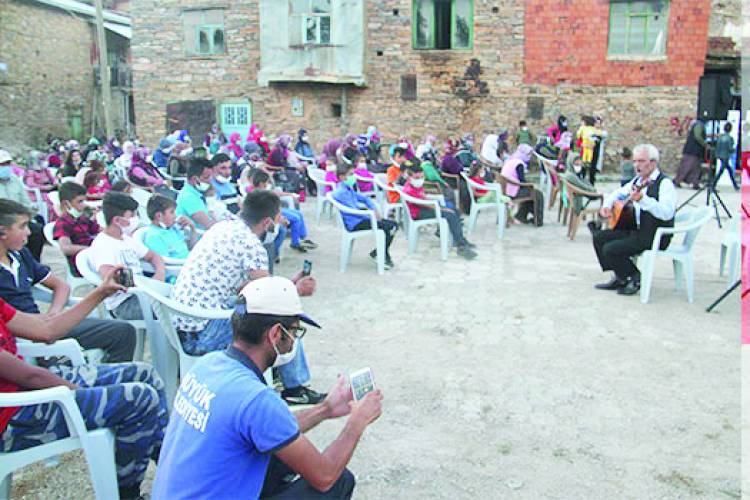 Hüyük ve Mahalleleri’nde Gezen Sinema Tır’ı vatandaşları sinemayla buluştuyor