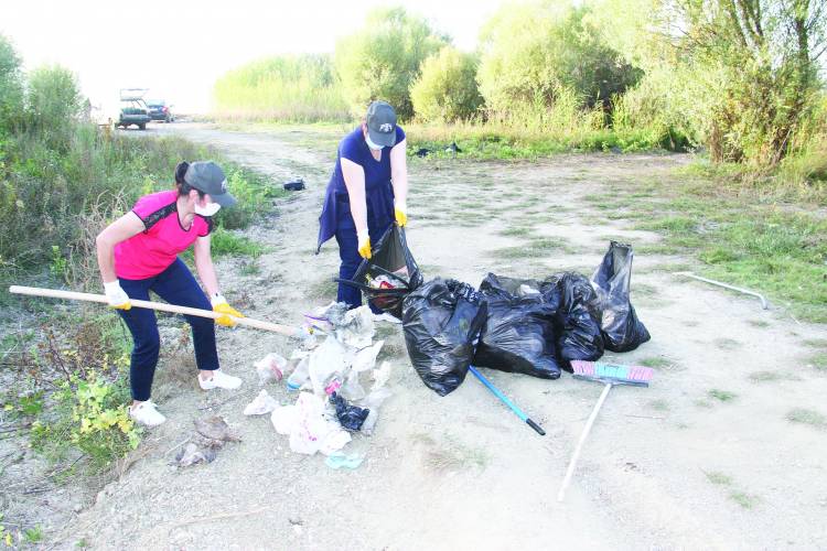 DOĞAL ALANLARDAN 315 POŞET ÇÖP TOPLANDI