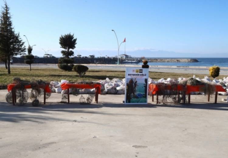 Beyşehir Gölü’nü temizleme işlemi başladı