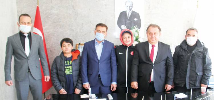 Kaymakamdan, milli tekvandocuya altın ödülü