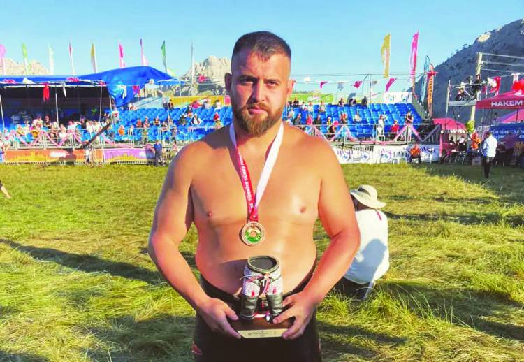 Beyşehirli güreşçi İldeniz Savran, Alanya’daki yağlı güreşlerde 3’üncü oldu