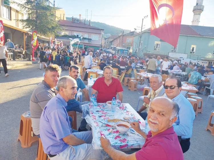 Üzümlülüler dayanışma yemeğinde buluştu